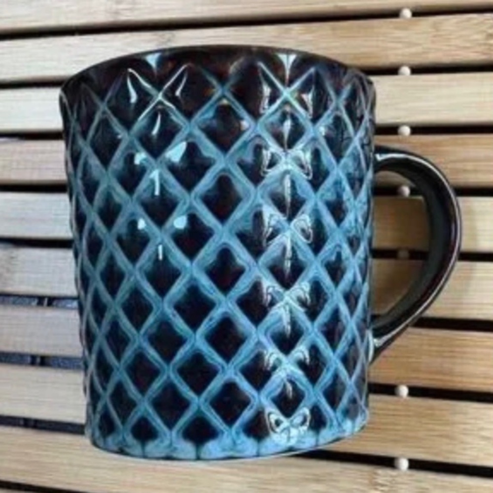 NOT FOR SALE - ISO Starbucks Pineapple/Quilted Mug